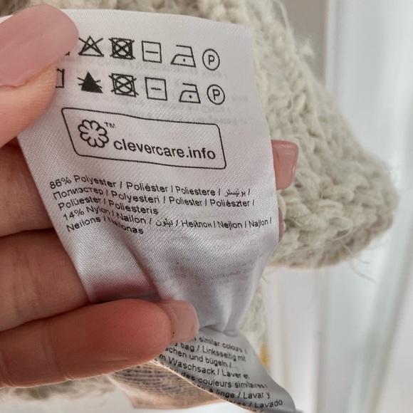 Elegant Cream fuzzy sweater - Picture 5 of 5